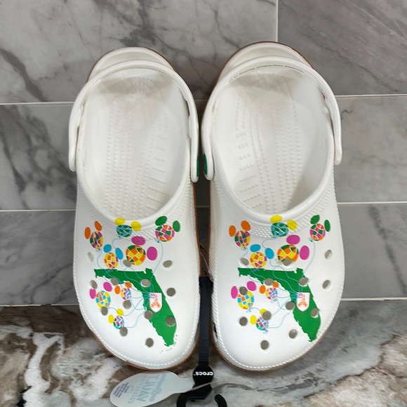 WDW Disney World 50th Anniversary Retro Balloons CROCS M 6 W 8 Vault Florida NEW - Picture 2 of 10
